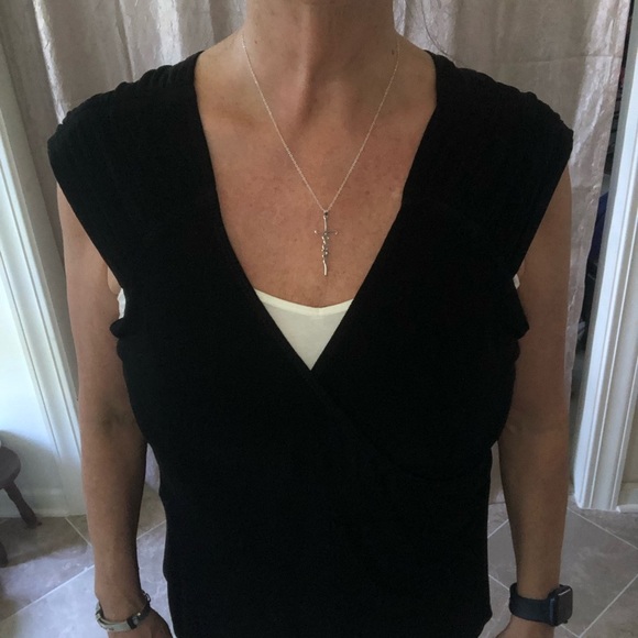 Posh show.   Chico ladies deep v neck, sleeveless top.​ - Picture 4 of 6